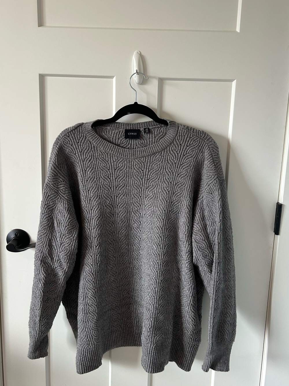 Cyrus Women’s Gray Cable-Knit Crewneck Sweater